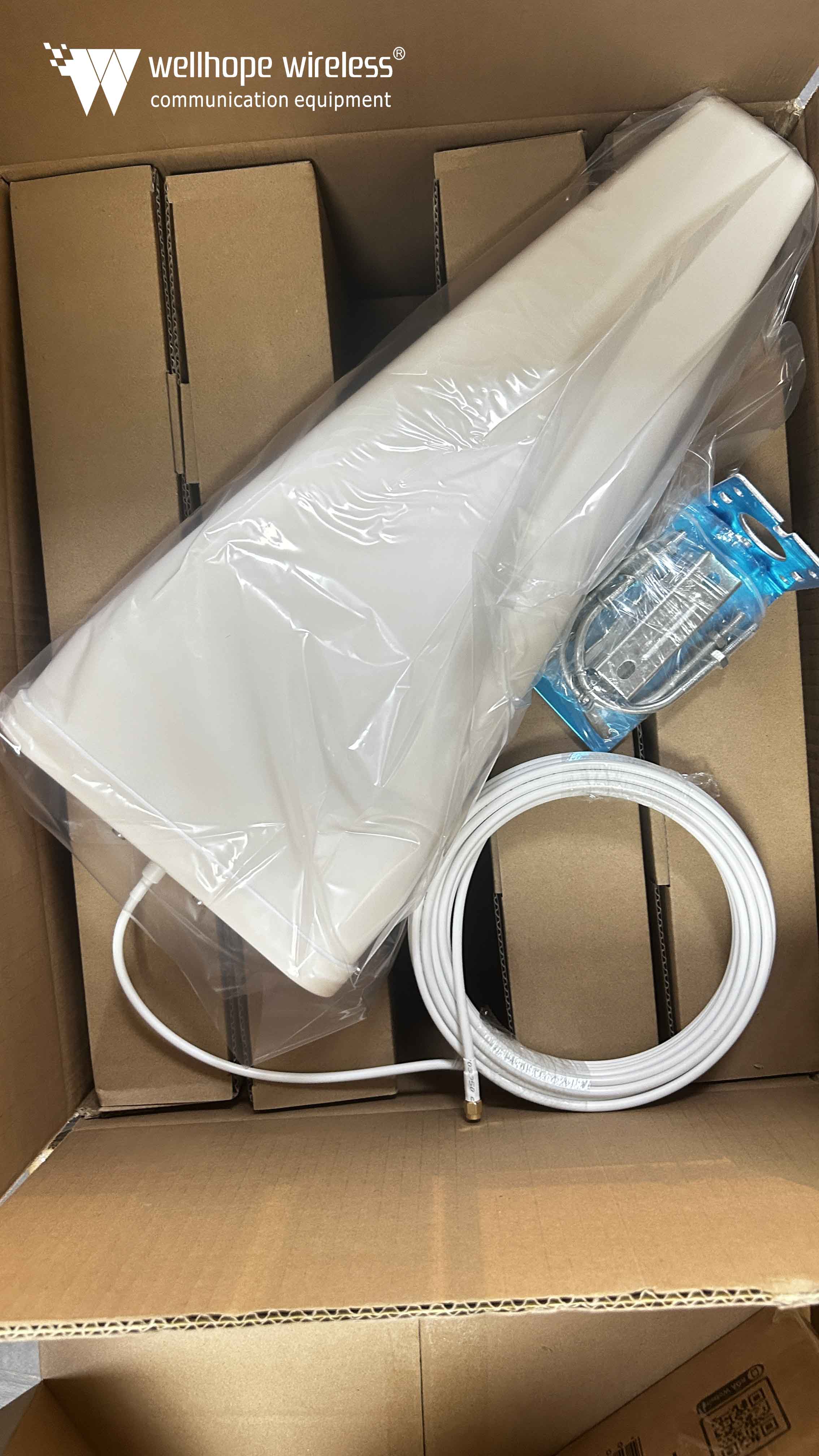 2025-1-3 5G 600-6000MHz Log periodic antenna WH-5G-D12 100PCS and 5G panel antenna WH-5G-WiFi9X2 on ship