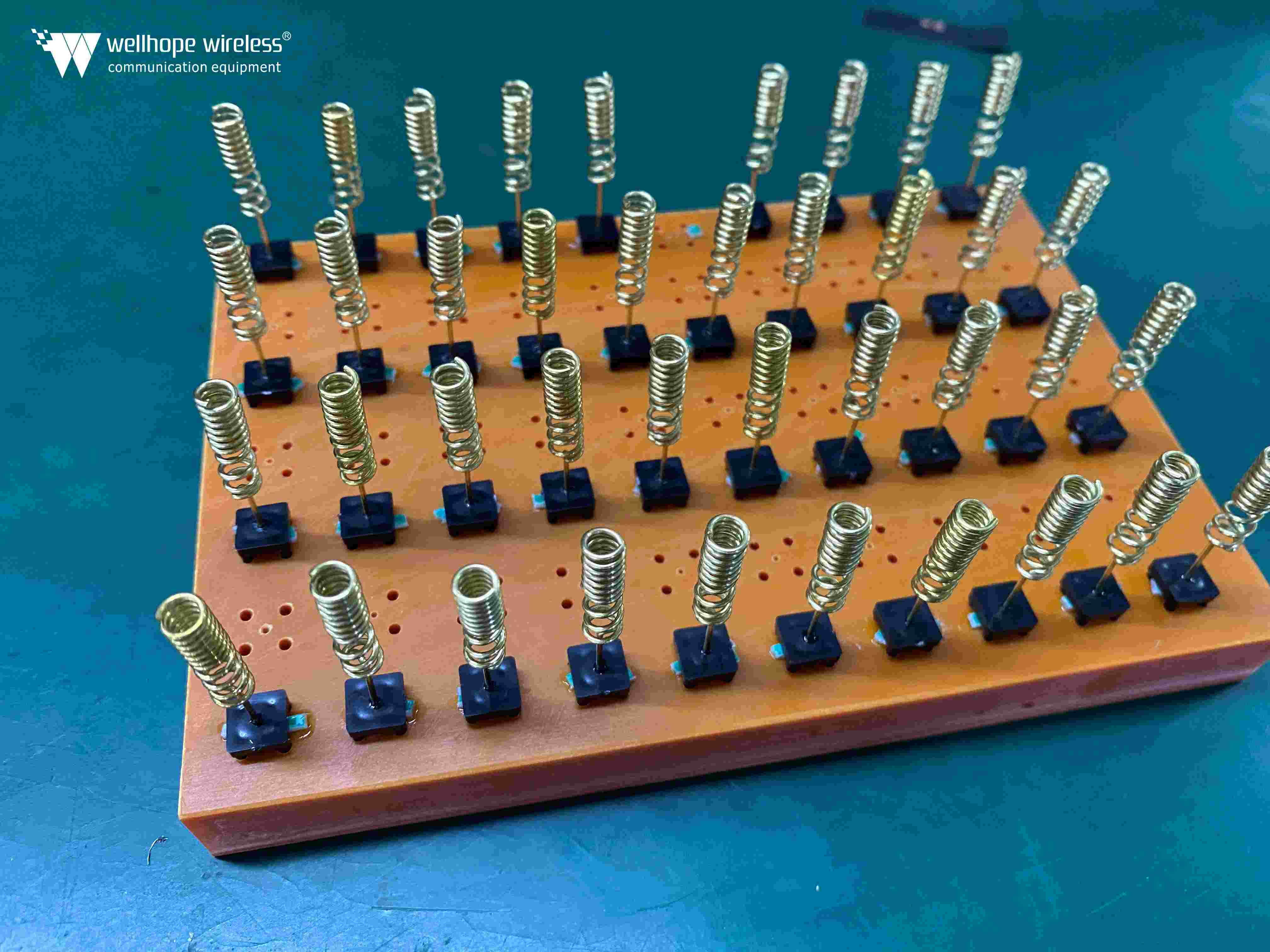 2023-4-17 WH-868-BSP2.15 868MHz spring antenna come with base board 10k on process