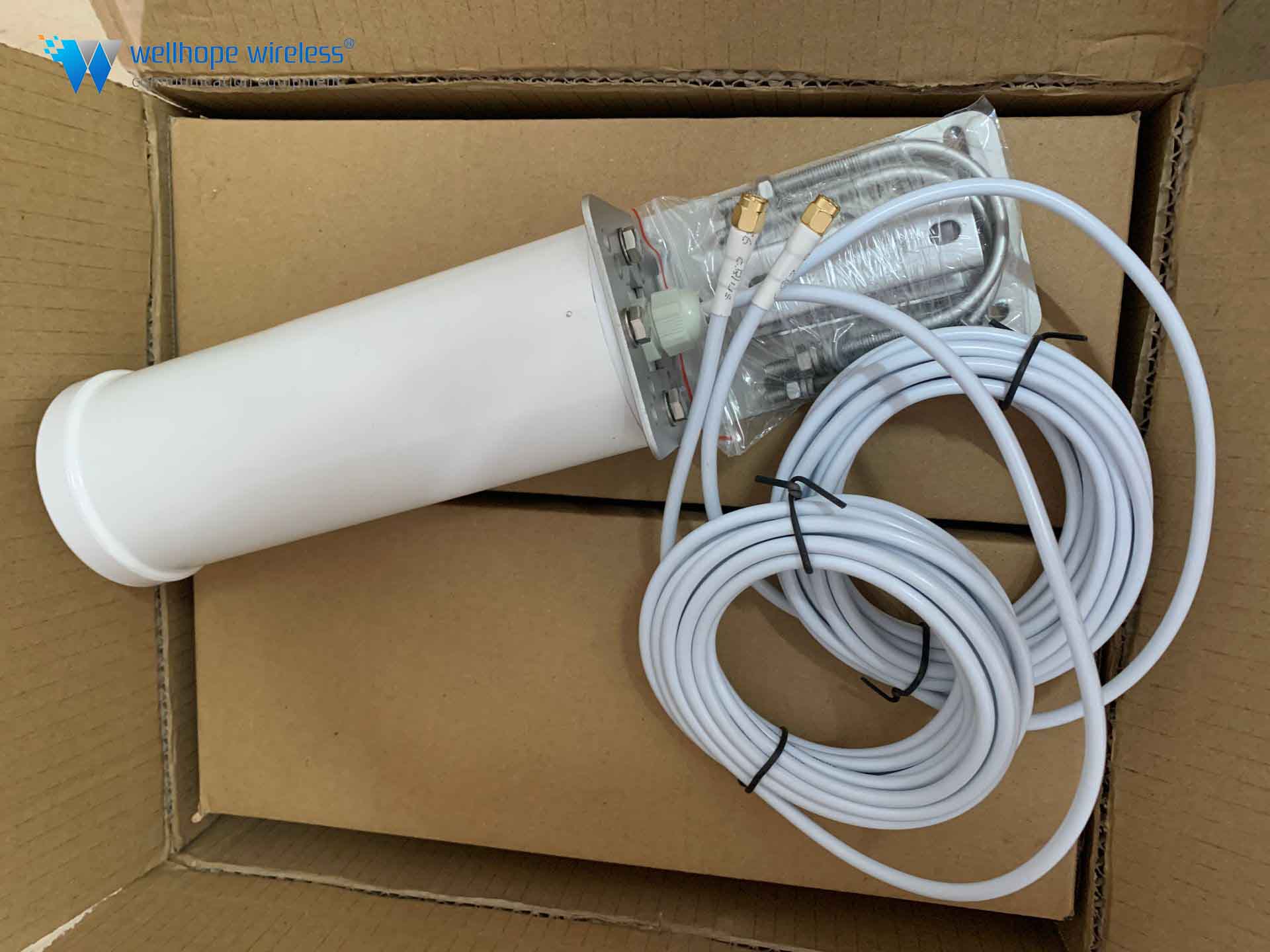 2022-6-28 whwireless 400pcs 5G omni antenna WH-5G-SL6x2 and log periodic antenna WH-4G-D10 300pcs on ship  