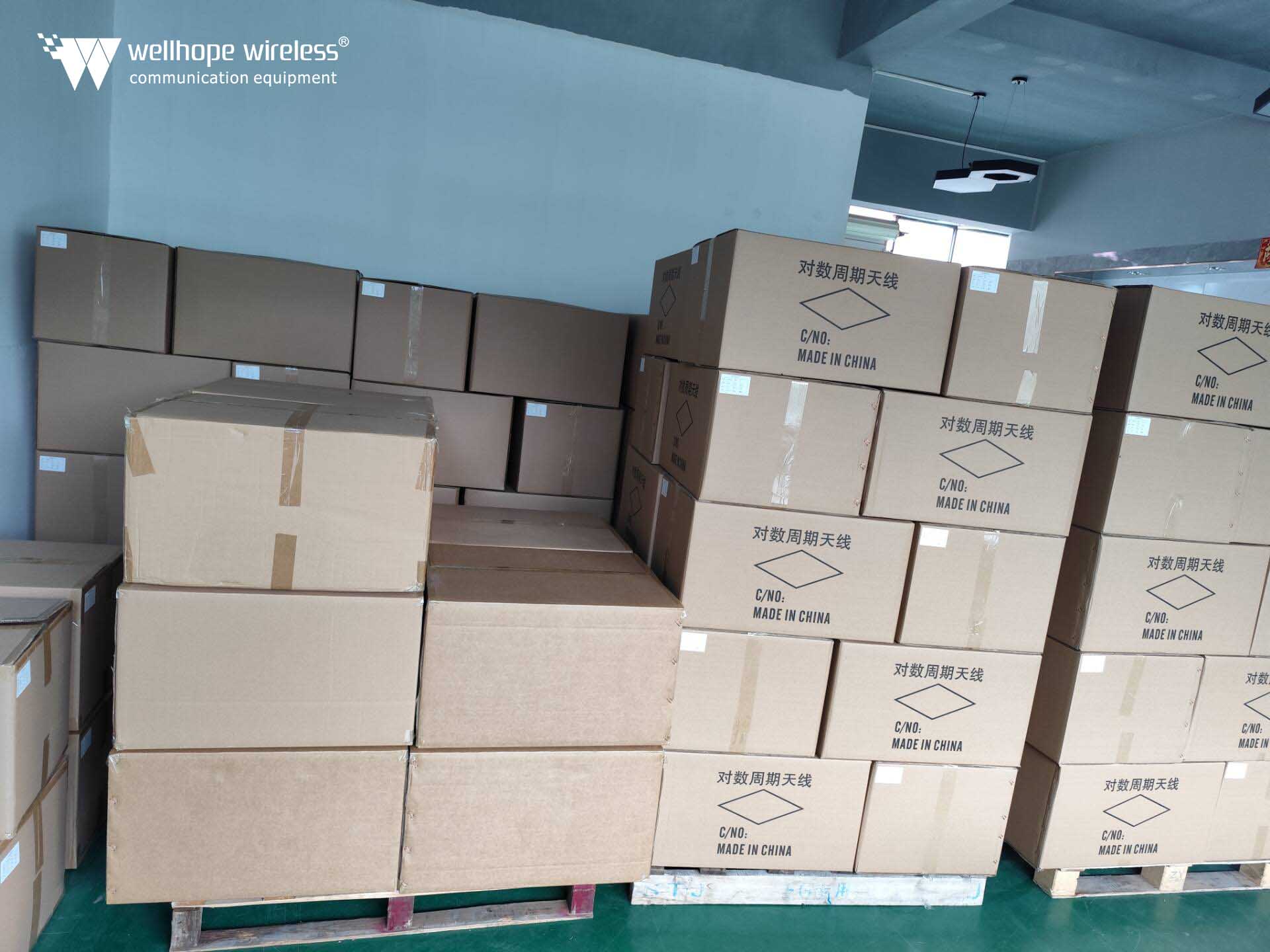  2024-12-12 5G 400-7000MHz panel antenna WH-5G-CD15X2 100PCS and 5G omni antenna WH-5G-MM6X2 on ship